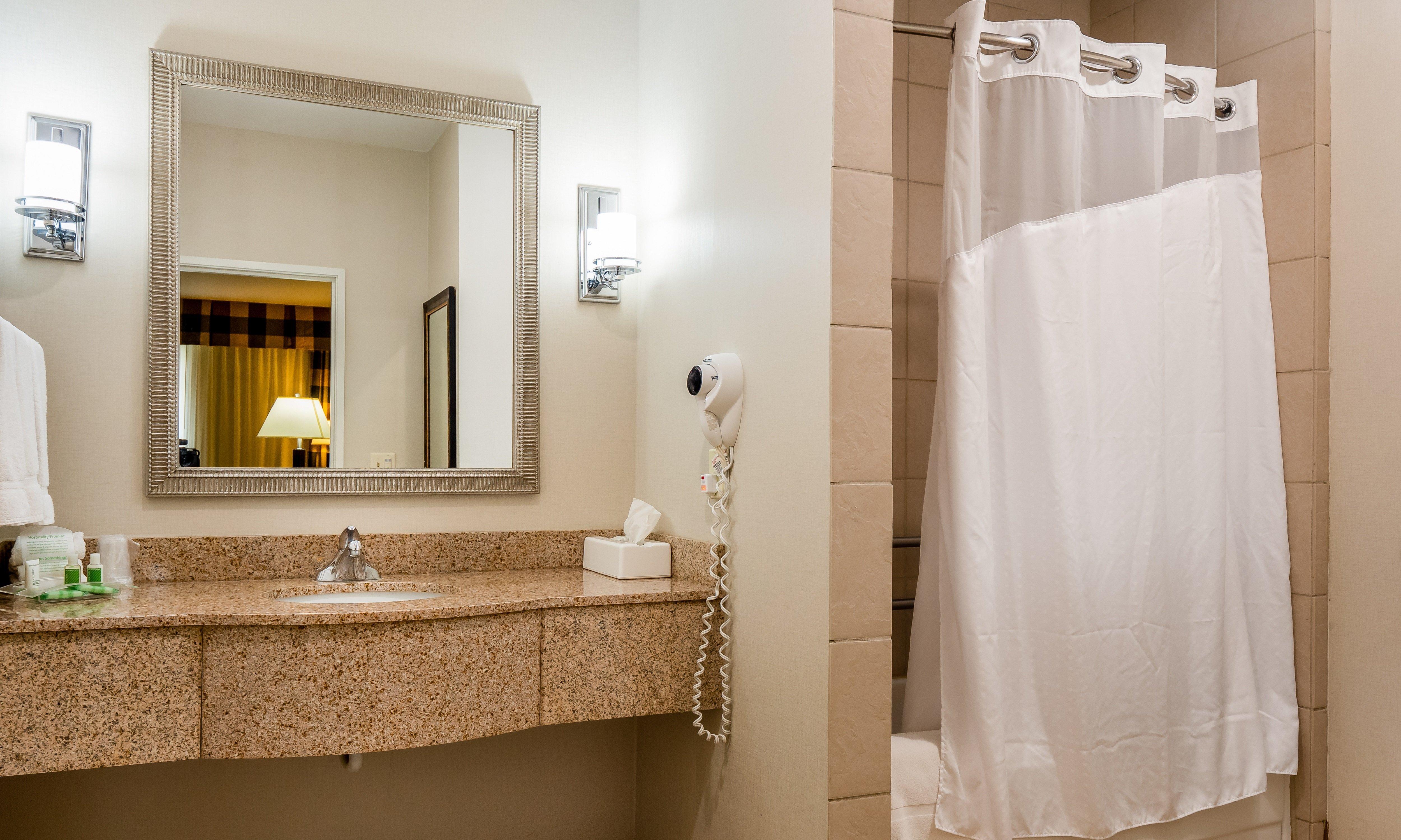 Holiday Inn Conference Center Marshfield, An Ihg Hotel Extérieur photo