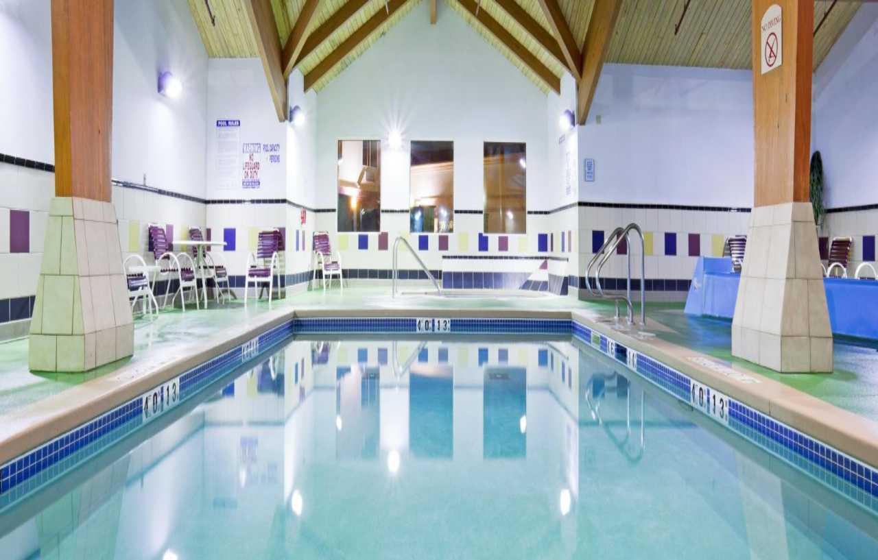 Holiday Inn Conference Center Marshfield, An Ihg Hotel Extérieur photo